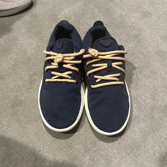 Allbirds - Picture 1 of 4